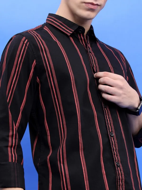  Highlander Men Black Striped Slim Fit Casual Shirts