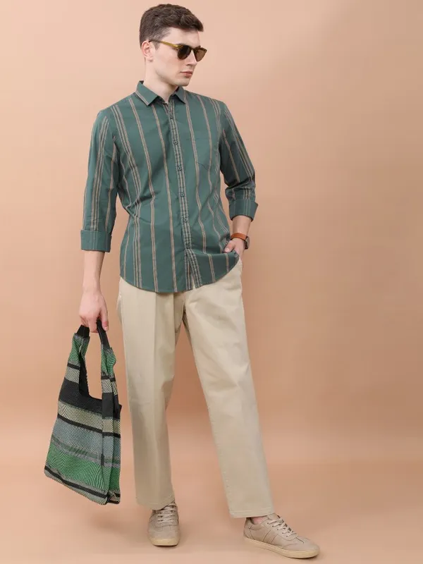  Highlander Men Green Striped Slim Fit Casual Shirts