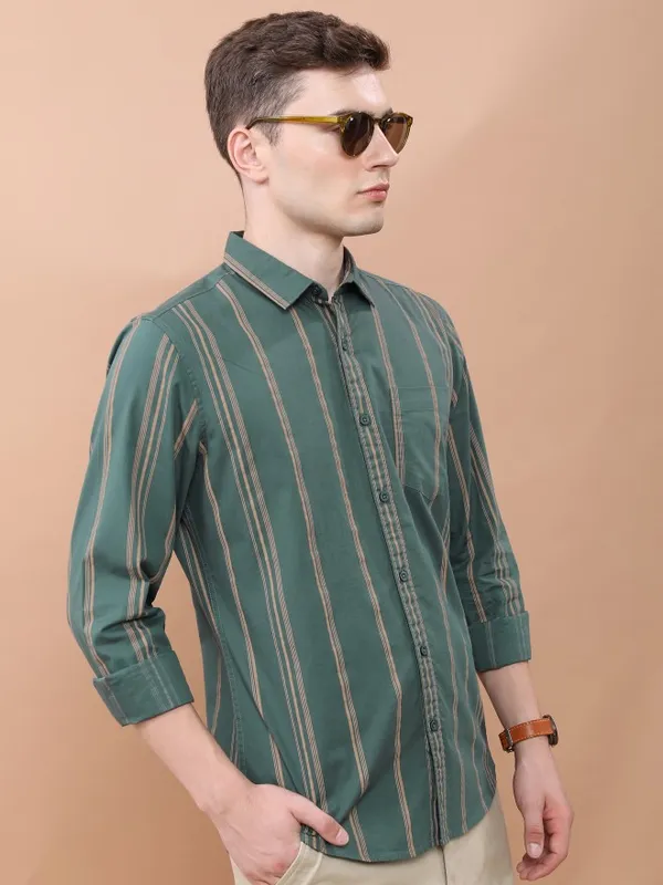  Highlander Men Green Striped Slim Fit Casual Shirts