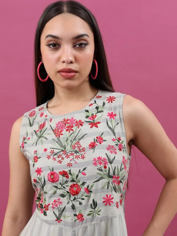 Vishudh Women Grey Embroidered Jumpsuit