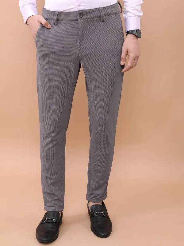  Highlander Men Grey Slim Fit Solid Casual Trousers