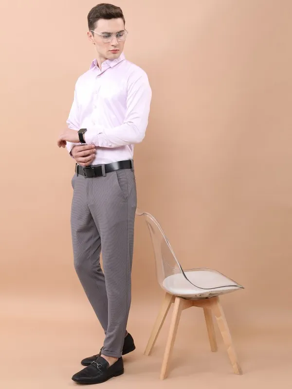  Highlander Men Grey Slim Fit Solid Casual Trousers