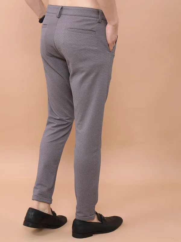  Highlander Men Grey Slim Fit Solid Casual Trousers