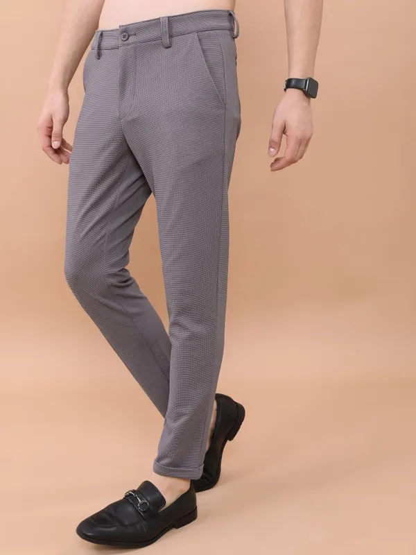  Highlander Men Grey Slim Fit Solid Casual Trousers