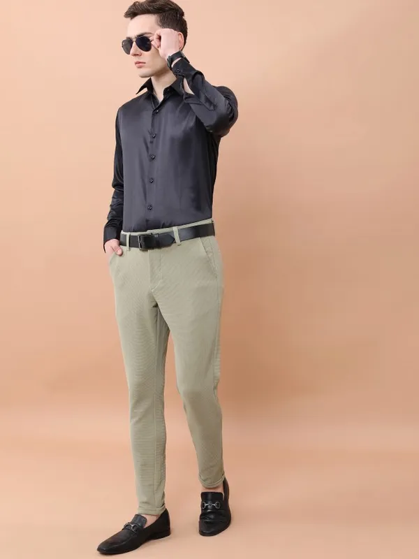  Highlander Men Olive Slim Fit Solid Casual Trousers