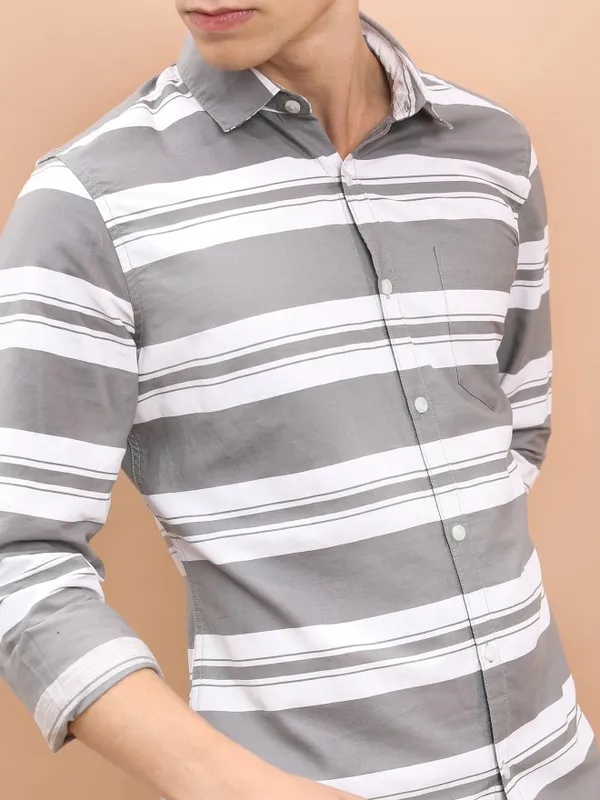  Highlander Men Grey Striped Slim Fit Casual Shirts