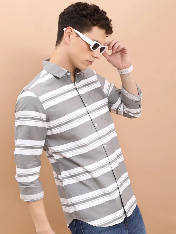  Highlander Men Grey Striped Slim Fit Casual Shirts