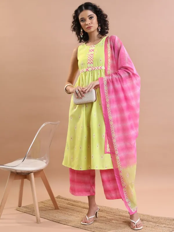 Women Kurta With Trousers & Dupatta
