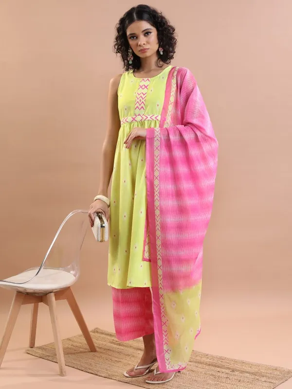 Women Kurta With Trousers & Dupatta