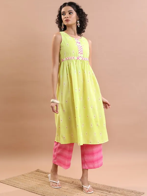 Women Kurta With Trousers & Dupatta
