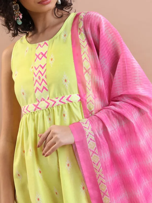 Women Kurta With Trousers & Dupatta