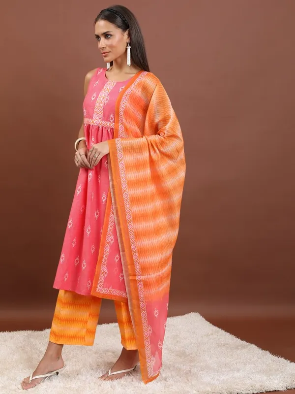 Women Kurta With Trousers & Dupatta
