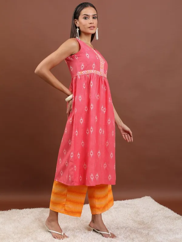 Women Kurta With Trousers & Dupatta