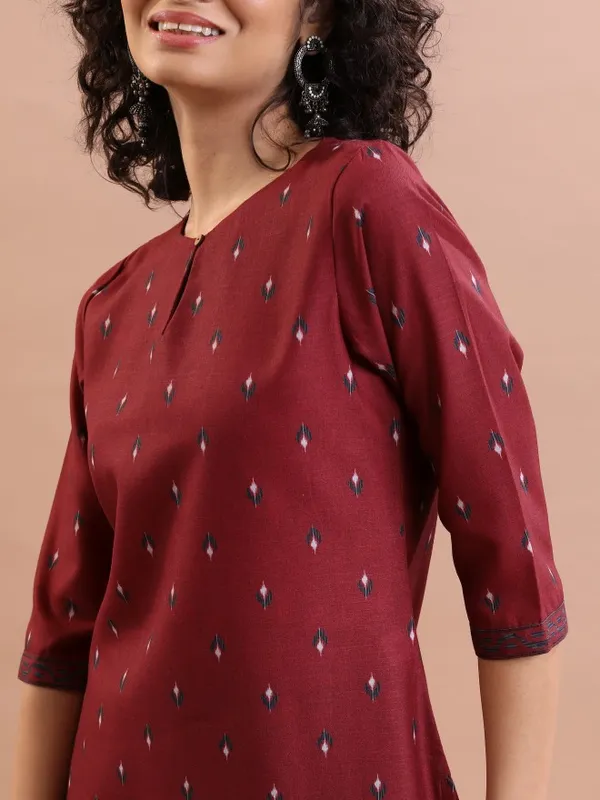  Vishudh  Women Maroon Printed Straight Kurtas