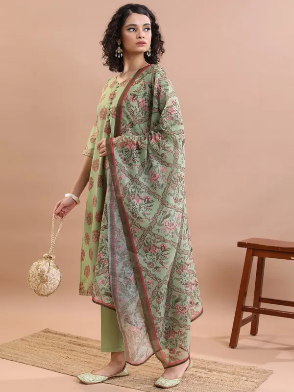  Ketch Women Green Kurta Sets