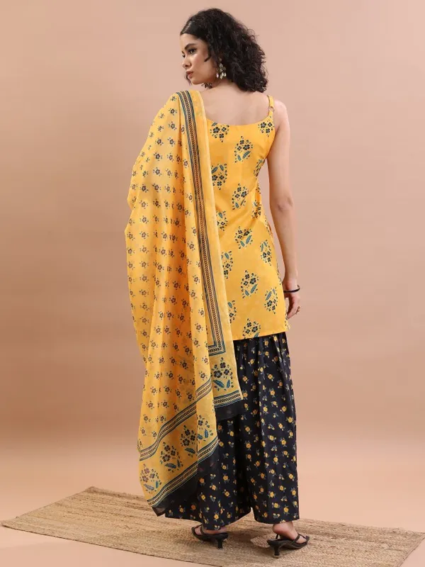  Ketch Women Mustard Kurta Sets