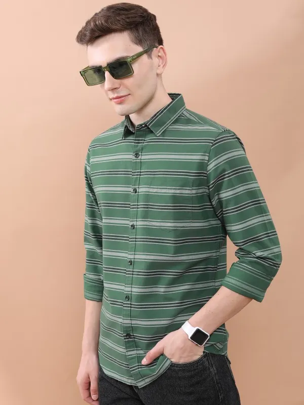  Highlander Men Green Striped Slim Fit Casual Shirts