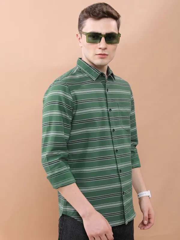  Highlander Men Green Striped Slim Fit Casual Shirts