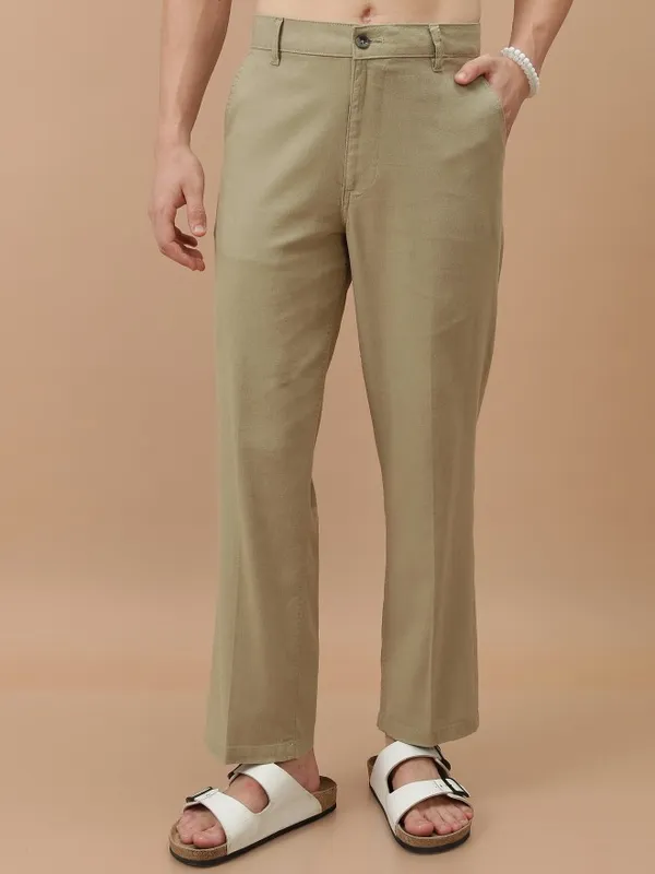  Highlander Men Olive Regular Fit Solid Casual Trousers