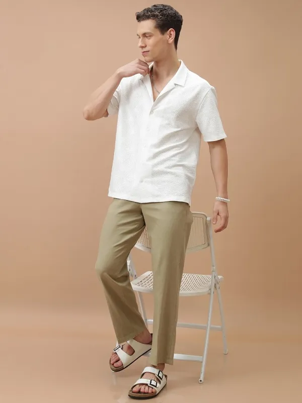  Highlander Men Olive Regular Fit Solid Casual Trousers