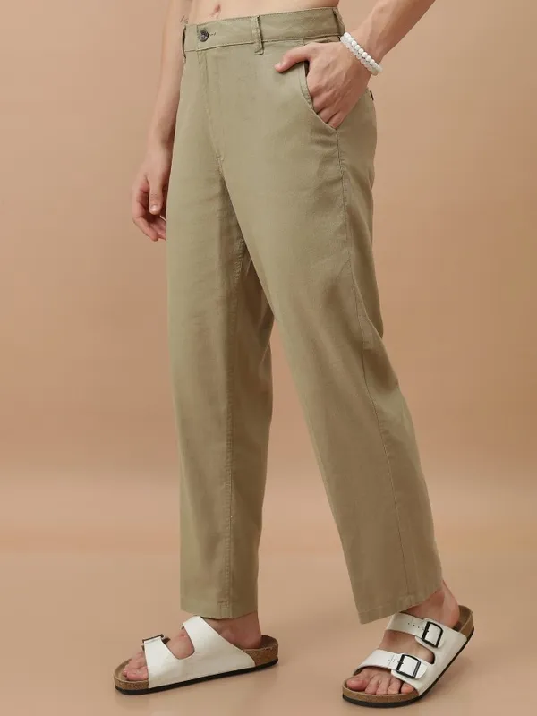  Highlander Men Olive Regular Fit Solid Casual Trousers