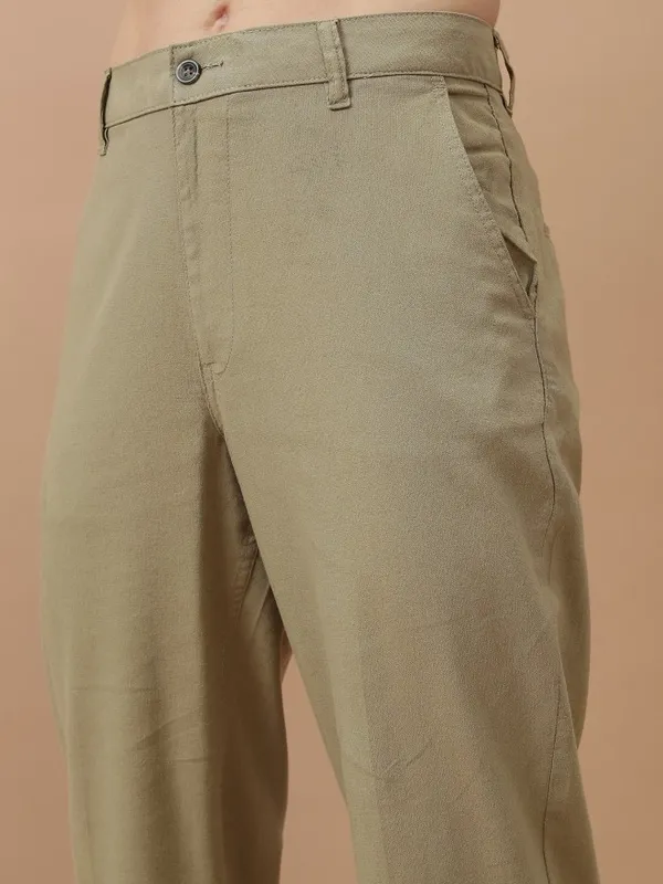  Highlander Men Olive Regular Fit Solid Casual Trousers