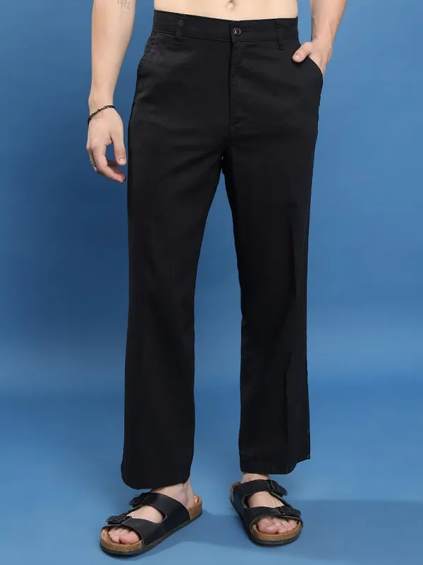  Highlander Men Black Regular Fit Solid Casual Trousers