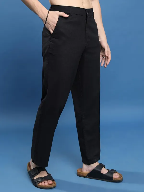 Highlander Men Black Regular Fit Solid Casual Trousers