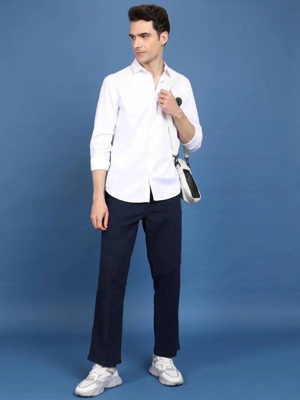  Highlander Men Blue Regular Fit Solid Casual Trousers