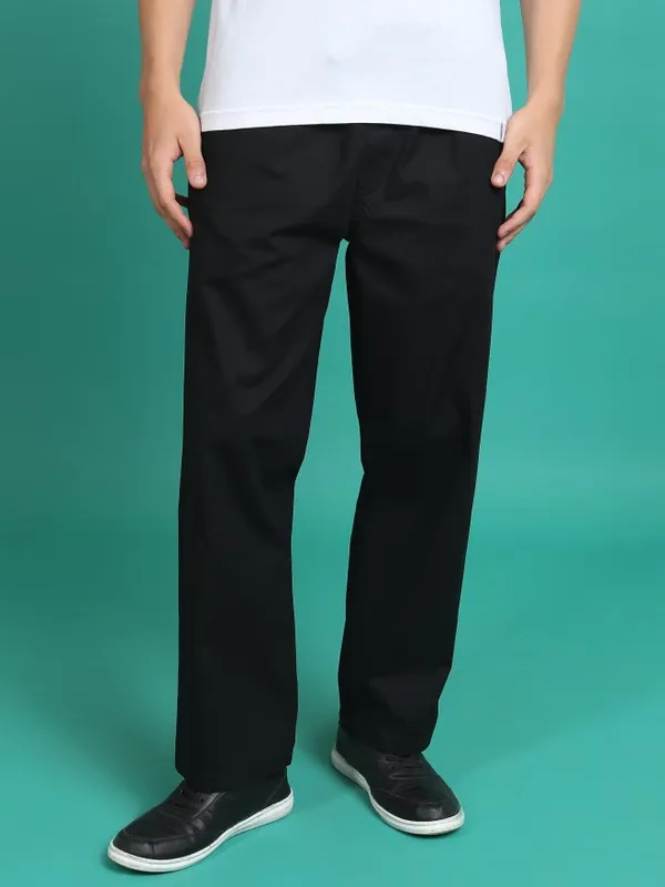  Highlander Men Black Loose Fit Solid Casual Trousers