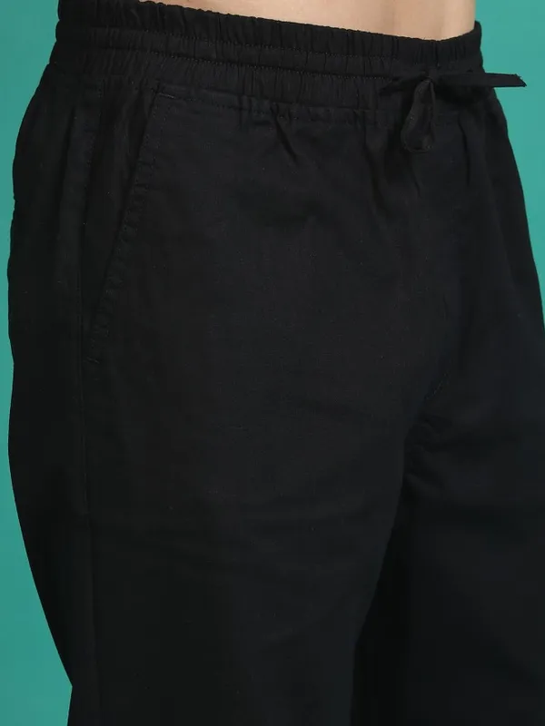  Highlander Men Black Loose Fit Solid Casual Trousers