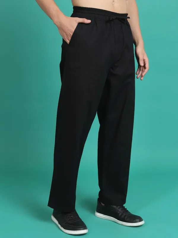  Highlander Men Black Loose Fit Solid Casual Trousers