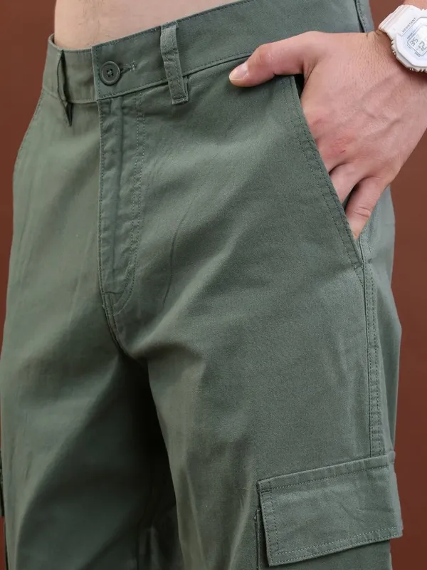  Highlander Men Green Straight Fit Solid Casual Trousers