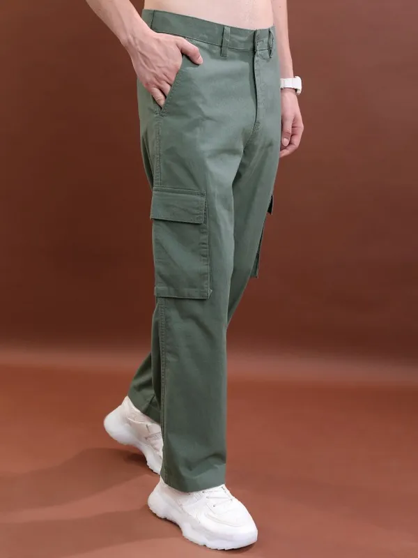  Highlander Men Green Straight Fit Solid Casual Trousers