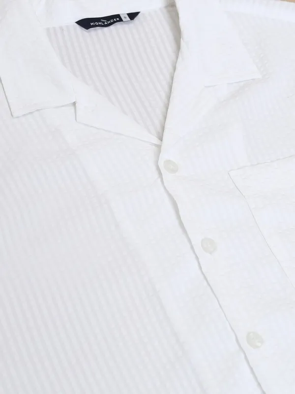  Highlander Men White Solid Regular Fit Casual Shirts