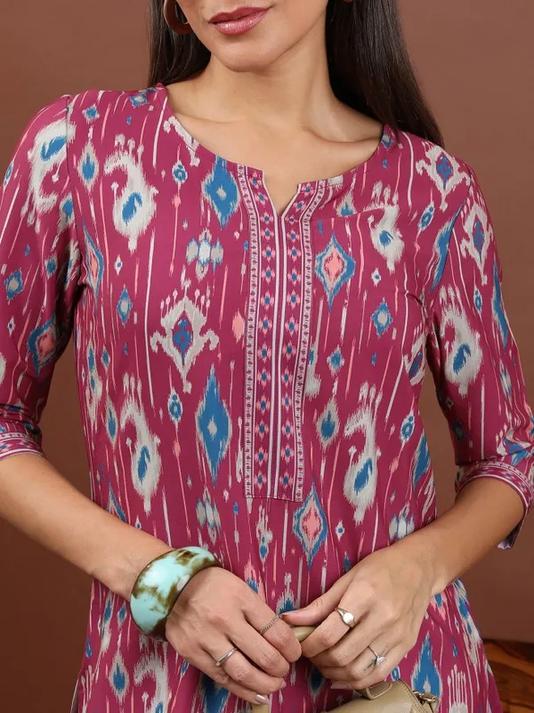  Vishudh Women Magenta Printed Straight Kurtas