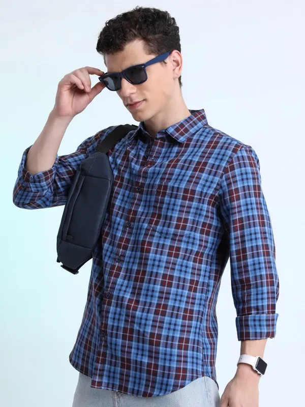  Highlander Men Navy Blue Checked Slim Fit Casual Shirts