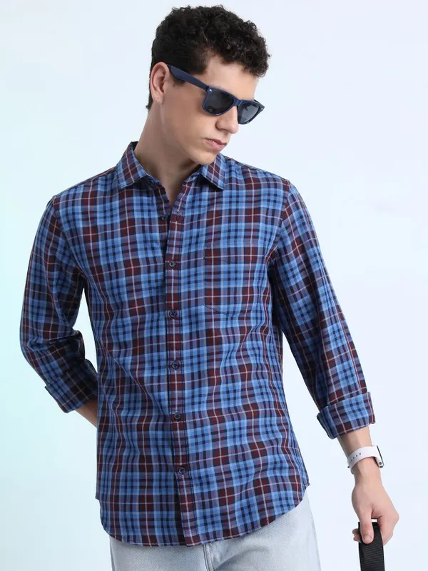  Highlander Men Navy Blue Checked Slim Fit Casual Shirts