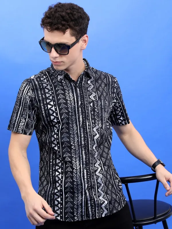  Highlander Men Black Printed Slim Fit Casual Shirts