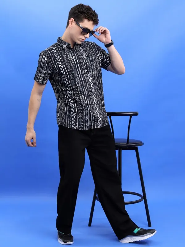  Highlander Men Black Printed Slim Fit Casual Shirts