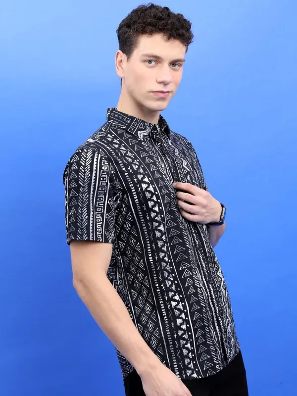  Highlander Men Black Printed Slim Fit Casual Shirts