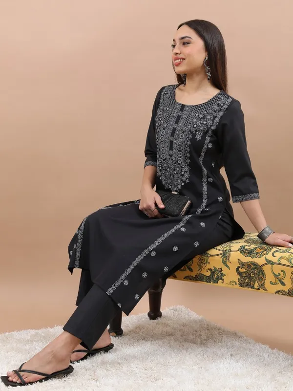  Ketch Women Black Printed Straight Kurtas
