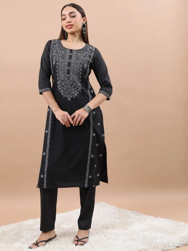  Ketch Women Black Printed Straight Kurtas