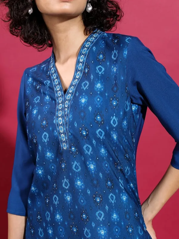 Vishudh Women Blue Printed Straight Kurta