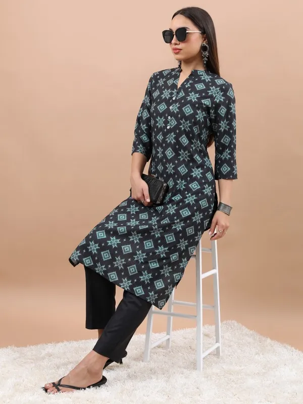  Vishudh Women Black Printed Straight Kurtas