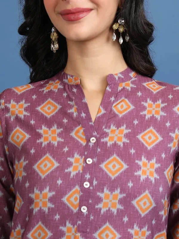  Vishudh Women Burgundy Printed Straight Kurtas