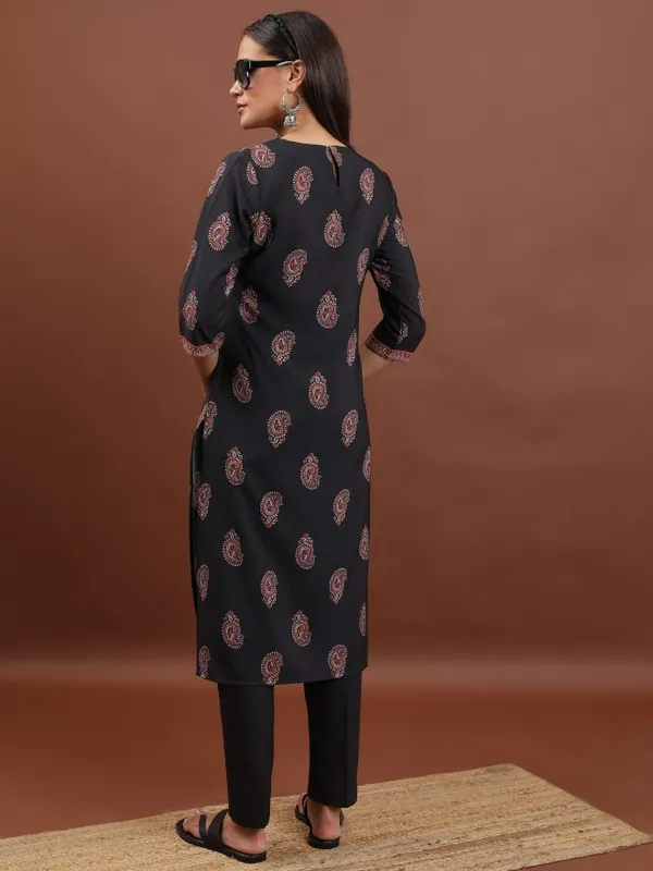  Vishudh Women Black Printed Straight Kurtas