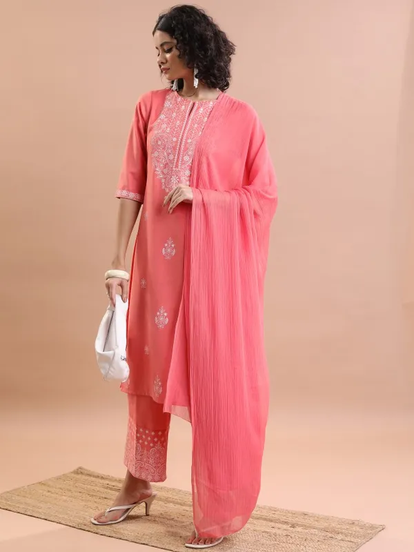  Ketch Women Coral Kurta Sets