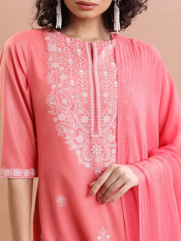  Ketch Women Coral Kurta Sets