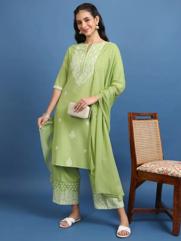 Women Kurta With Palazzos & Dupatta